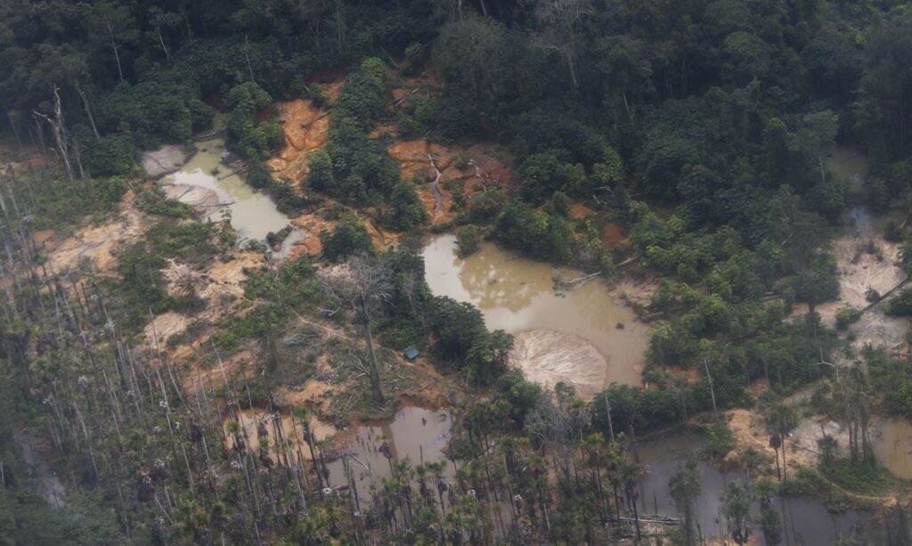 Imagem Ilustrando a Notícia: Yanomami pedem água potável e dizem que garimpo ilegal contamina rios