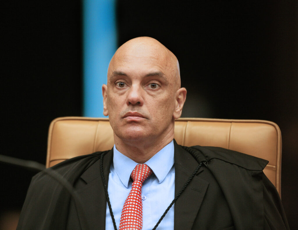 Imagem Ilustrando a Notícia: Moraes confirma conversa com senador Marcos do Val