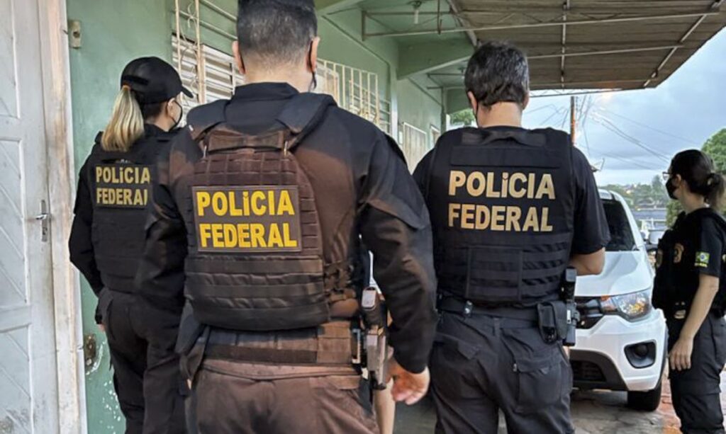 Imagem Ilustrando a Notícia: PF cumpre mandados de prisão contra participantes de atos golpistas em Goiás e outros quatro Estados