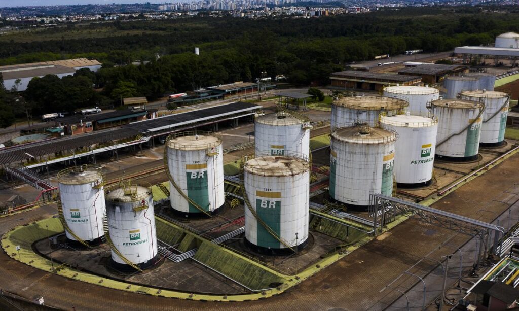 Imagem Ilustrando a Notícia: Petrobras abre edital de R$ 432 milhões para projetos socioambientais
