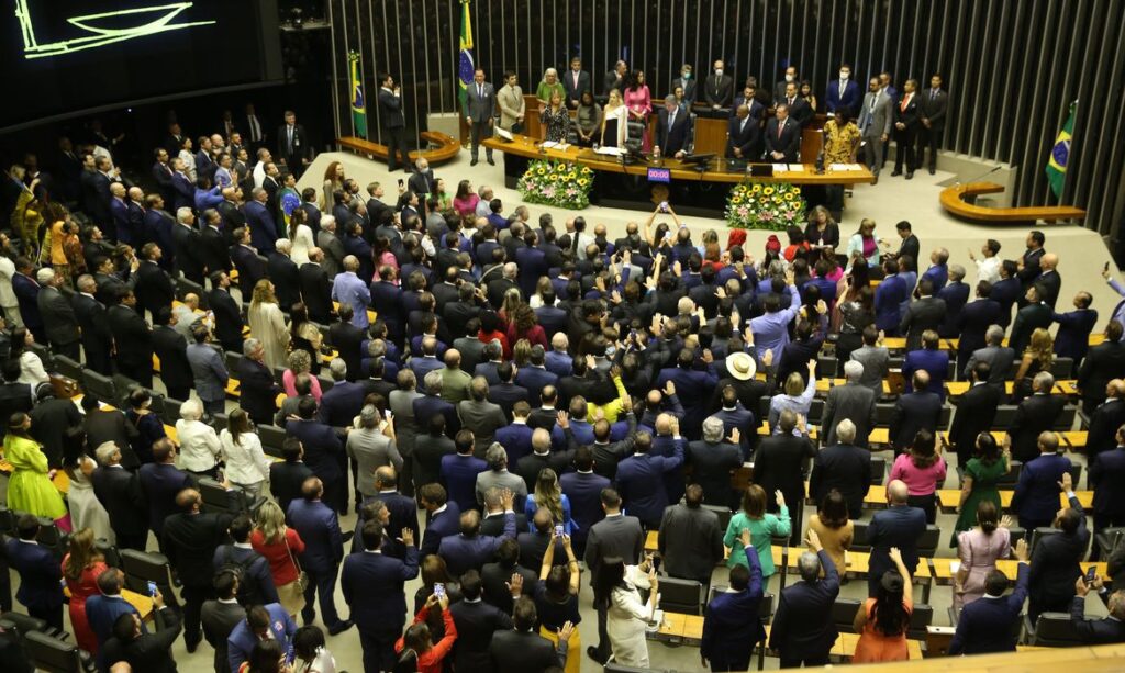 Imagem Ilustrando a Notícia: Três parlamentares disputam a presidência da Câmara