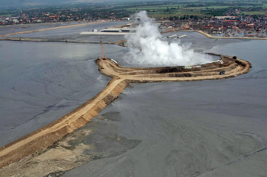 Imagem Ilustrando a Notícia: Sidoarjo: conheça o vulcão de lama na Indonésia