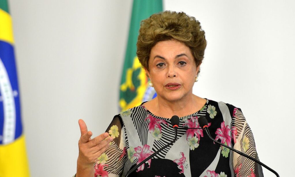 Imagem Ilustrando a Notícia: TRF-1 mantém arquivamento de ação contra Dilma pelas “pedaladas fiscais”