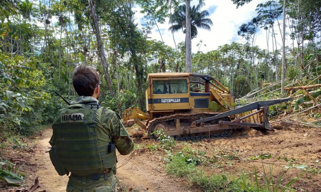 Imagem Ilustrando a Notícia: Ibama e PRF desmontam mais de 190 acampamentos na TI Yanomami