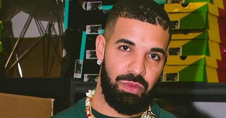 Imagem Ilustrando a Notícia: Drake teria cancelado show no Lollapalooza por baixo incentivo financeiro, diz jornalista