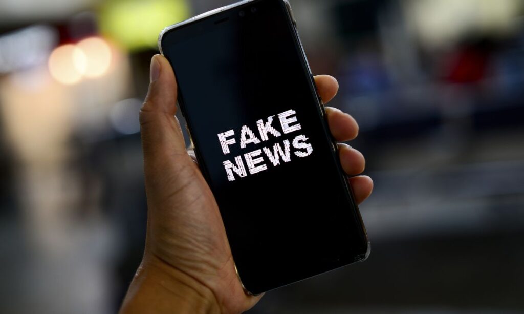 Imagem Ilustrando a Notícia: PL das Fake News: Câmara discute limites para empresas de tecnologia
