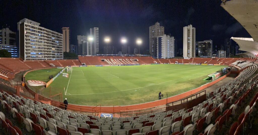 Imagem Ilustrando a Notícia: No lendário Estádio dos Aflitos, Vila Nova e Náutico fazem o jogo “mais importante da temporada”