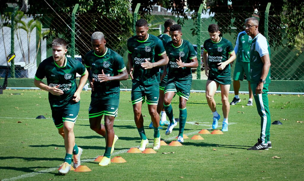 Imagem Ilustrando a Notícia: Jogo de volta: Goiás recebe Goiânia no Estádio Hailé Pinheiro, neste domingo