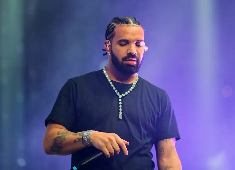 Imagem Ilustrando a Notícia: Drake cancela show no Lollapalooza