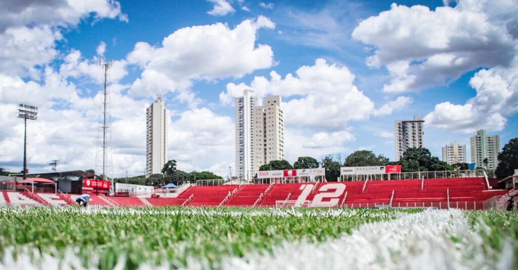 Imagem Ilustrando a Notícia: 90 minutos separam Vila Nova e Anápolis da semifinal do Estadual