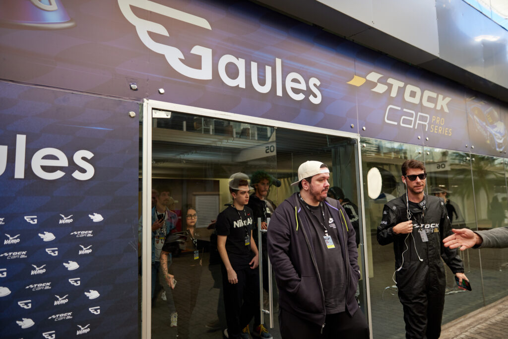 Imagem Ilustrando a Notícia: Gaules renova parceria com Stock Car e anuncia acordo com Turismo Nacional