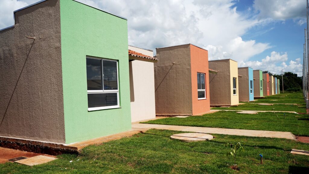 Imagem Ilustrando a Notícia: Pra Ter Onde Morar: Governo de Goiás inicia inscrições para casas a custo zero