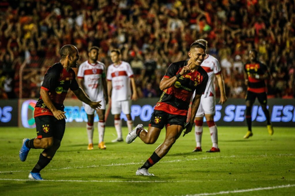 Imagem Ilustrando a Notícia: Após marcar o 1º gol pelo Sport, Igor Cariús celebra: “Momento de muita felicidade”