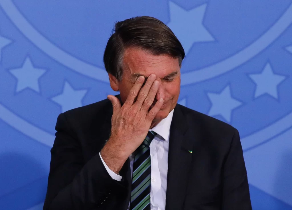 Imagem Ilustrando a Notícia: Defesa de Bolsonaro está com as joias para devolver à União, diz jornal