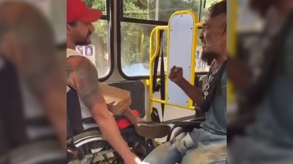 Imagem Ilustrando a Notícia: Vídeo: Briga entre cadeirantes termina em pancadaria dentro de ônibus, em Campo Grande (MS)