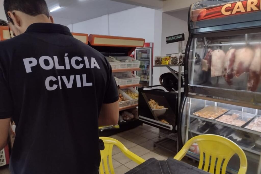 Imagem Ilustrando a Notícia: Polícia apreende 100 Kg de alimentos impróprios para consumo em supermercado de Goiânia