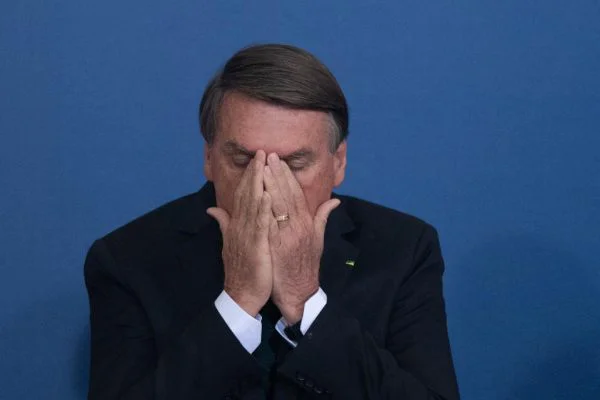 Imagem Ilustrando a Notícia: PF marca depoimento de Bolsonaro sobre joias para 5 de abril