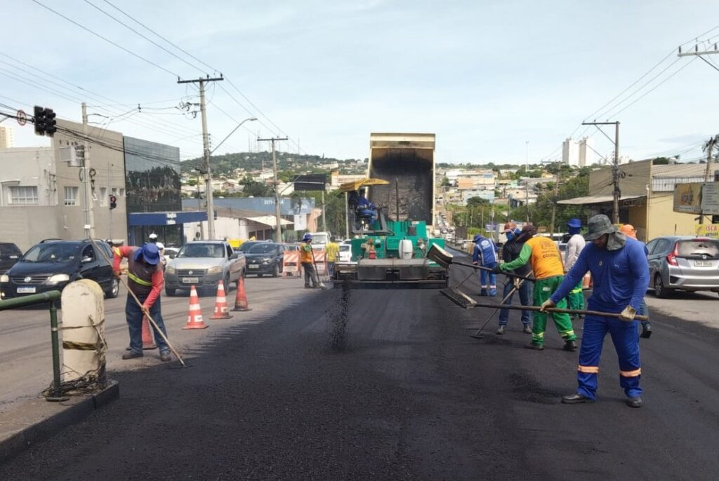 Imagem Ilustrando a Notícia: Recapeamento da Avenida Anhanguera trecho Praça A e Padre Pelágio deve ser concluído ainda em março
