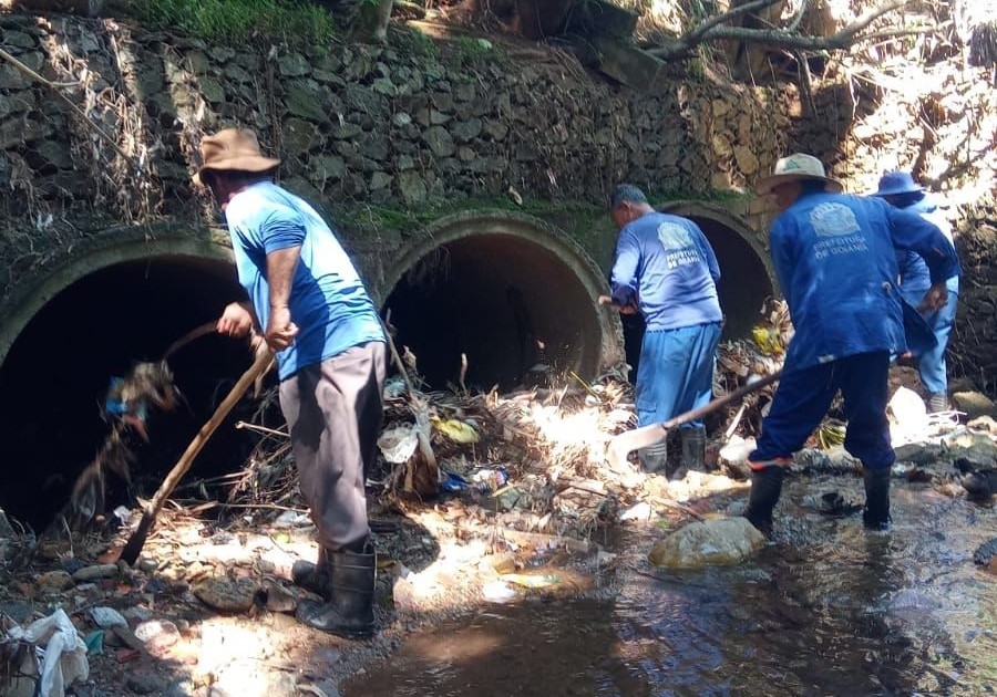 Imagem Ilustrando a Notícia: Quase 950 toneladas de entulho são retiradas da rede de drenagem de Goiânia em apenas dois meses