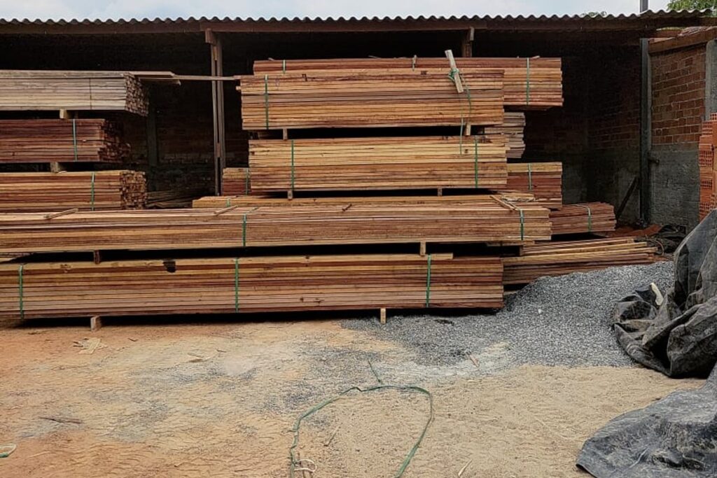 Imagem Ilustrando a Notícia: Justiça mantém multa à empresa autuada em Goiás por comercializar madeira nativa sem documentação