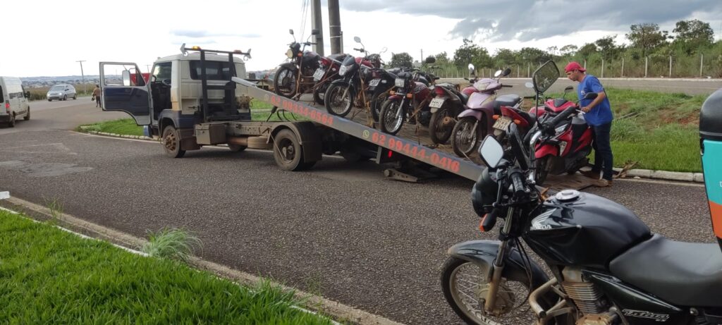 Imagem Ilustrando a Notícia: PRF apreende motos irregulares usadas em evento ilegal, em Anápolis