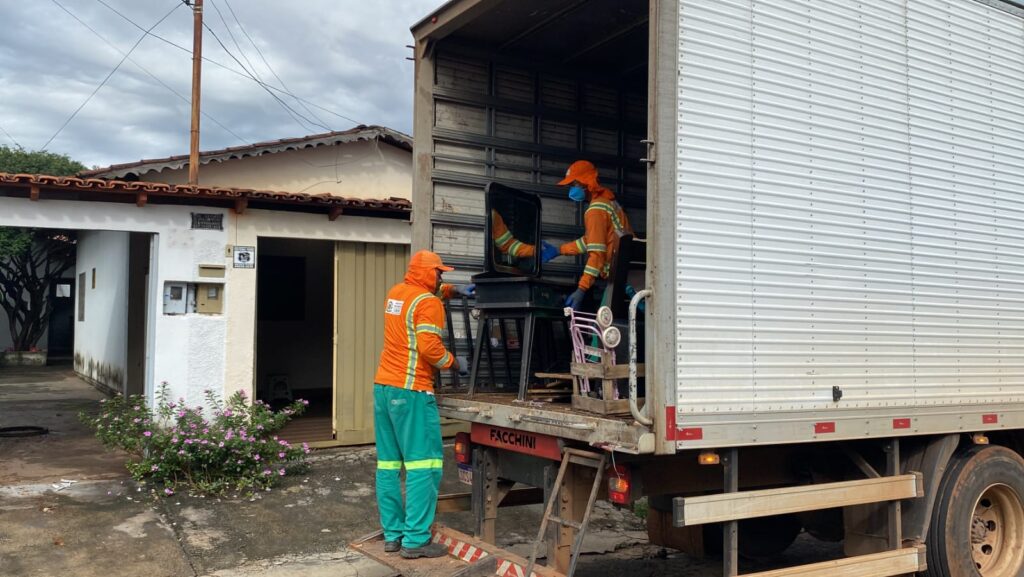 Imagem Ilustrando a Notícia: Três mil móveis e objetos recicláveis são recolhidos em Goiânia durante nove dias pelo Cata-treco
