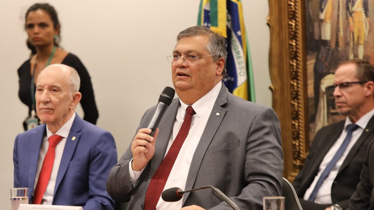 Imagem Ilustrando a Notícia: Flávio Dino participa de audiência na CCJ da Câmara dos Deputados