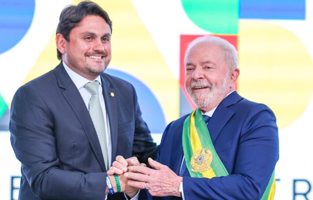 Imagem Ilustrando a Notícia: Lula decide manter Juscelino Filho, acusado de ter utilizado dinheiro público em compromisso particular