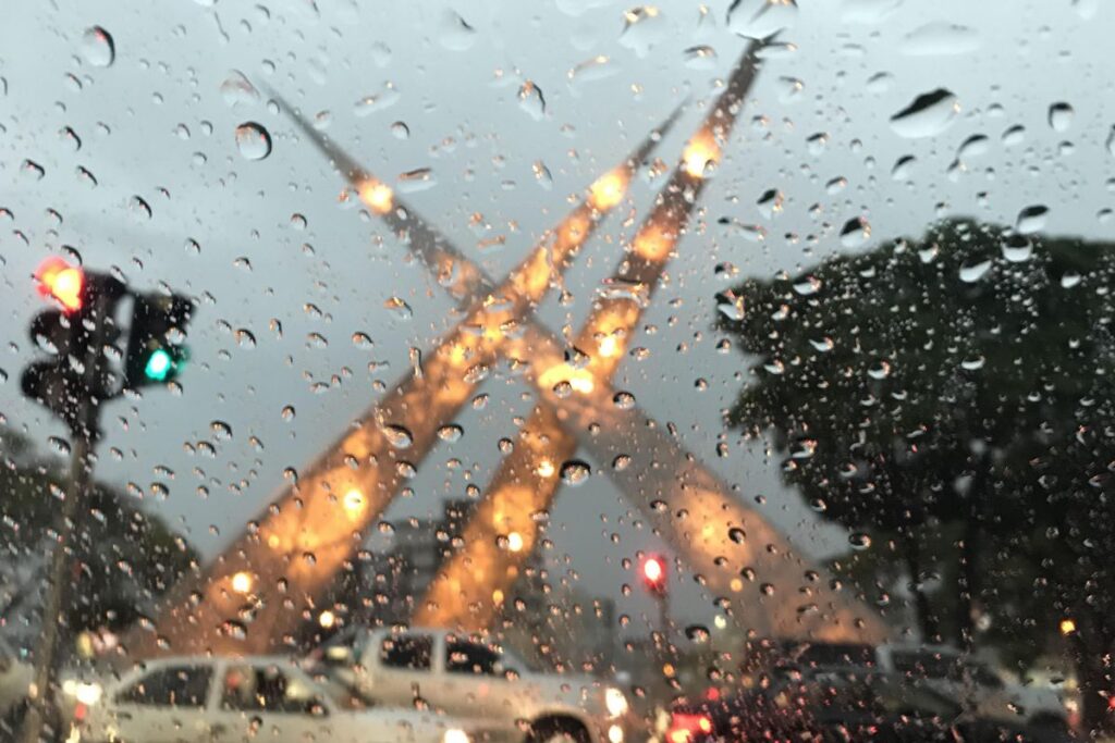 Imagem Ilustrando a Notícia: Cerca de 40 cidades goianas estão sob alerta de temporal