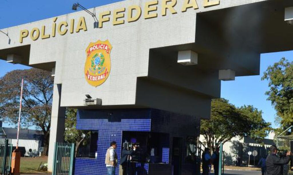 Imagem Ilustrando a Notícia: Polícia Federal cumpre mandados no DF e em Goiás por casos de corrupção