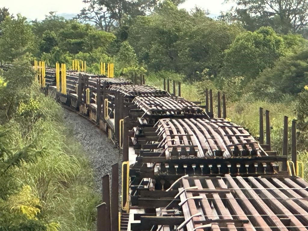 Imagem Ilustrando a Notícia: Sistema Ferroviário Estadual avança e primeira remessa de trilhos chega a Goiás