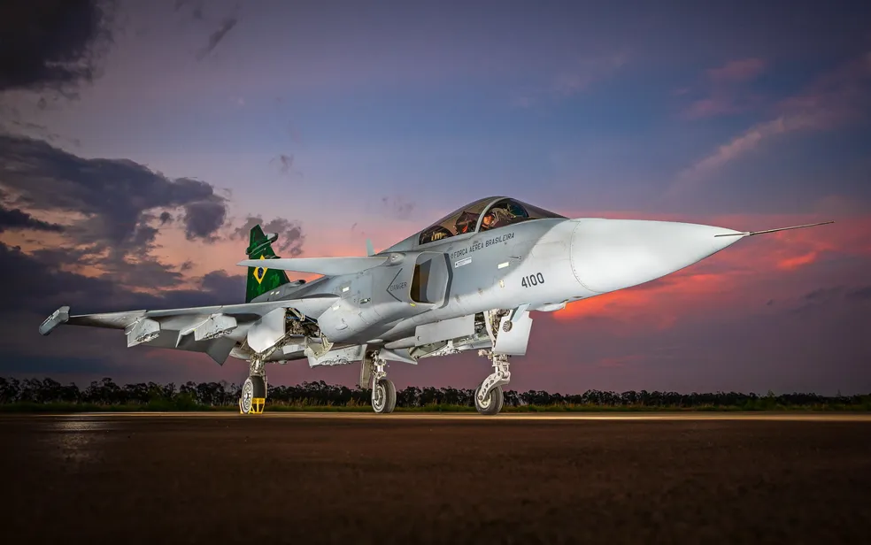 Imagem Ilustrando a Notícia: Base aérea de Anápolis recebe novos simuladores de voo do caça Gripen