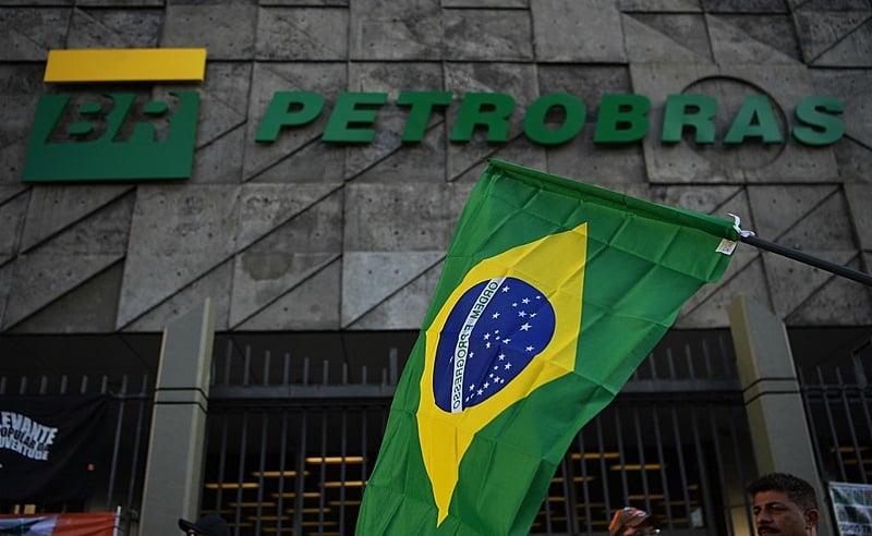 Imagem Ilustrando a Notícia: Ministério pede que Petrobras suspenda venda de ativos por 90 dias