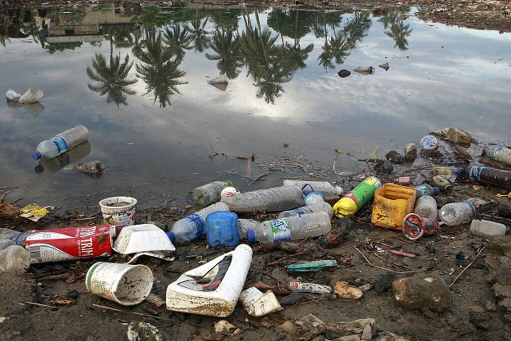Imagem Ilustrando a Notícia: Brasil gerou 64 kg de resíduos plásticos por pessoa em 2022