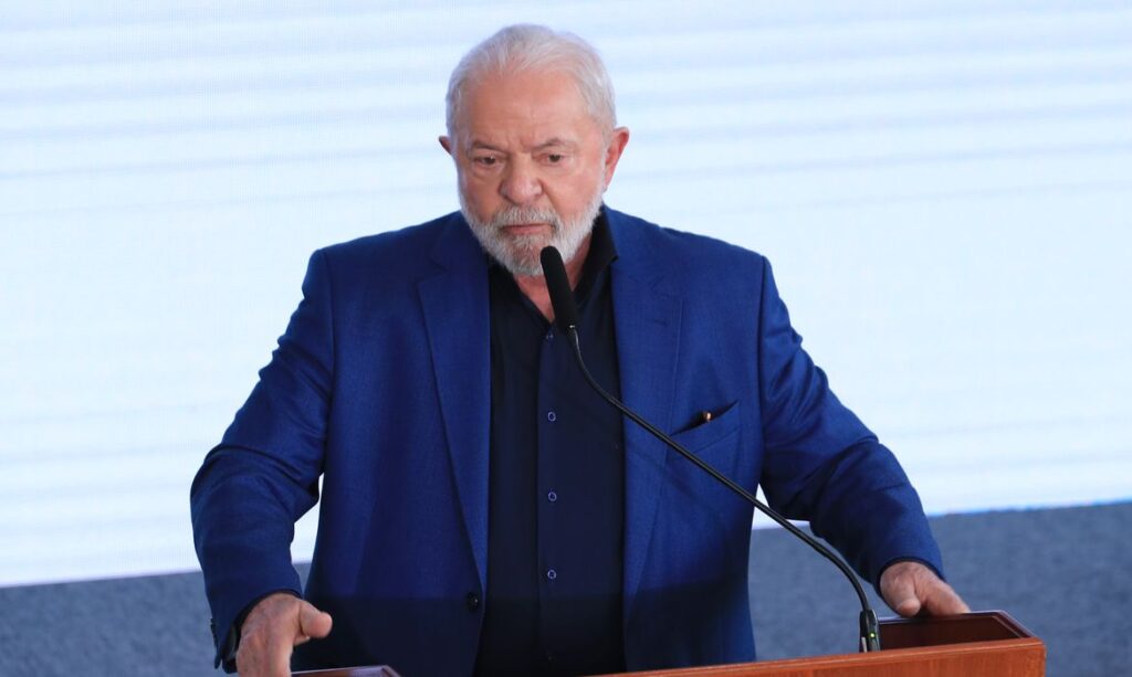 Imagem Ilustrando a Notícia: Lula conversa com Zelensky sobre guerra na Ucrânia