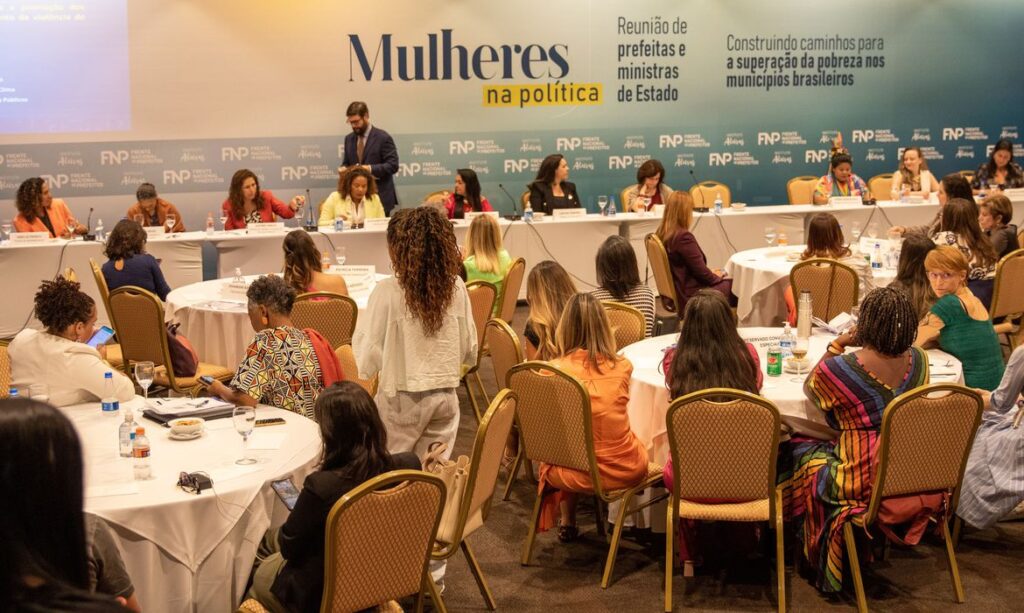 Imagem Ilustrando a Notícia: Ministras e prefeitas defendem mais participação feminina na política