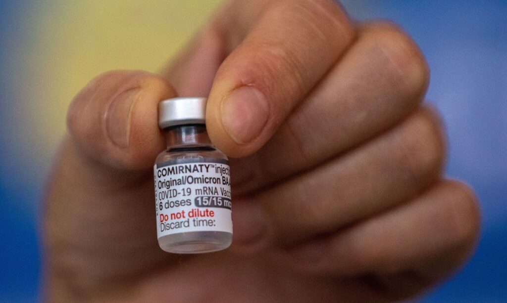 Imagem Ilustrando a Notícia: Rio começa segunda etapa de vacina Pfizer bivalente contra covid-19
