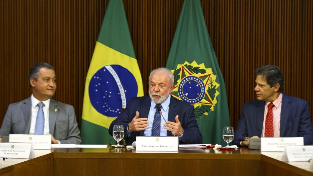 Imagem Ilustrando a Notícia: “Não podemos ficar chorando o dinheiro que falta”, diz Lula em reunião ministerial