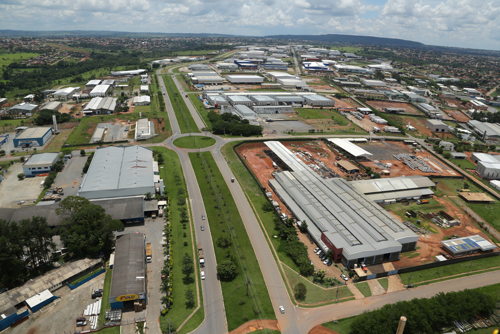 Imagem Ilustrando a Notícia: Comércio em Aparecida de Goiânia tem área isolada após ameaça de bomba, diz PM