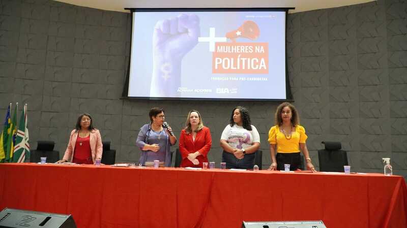 Imagem Ilustrando a Notícia: Deputadas promovem evento para incentivar mulheres na política