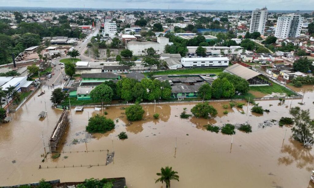 Imagem Ilustrando a Notícia: Com 32 mil afetados por chuvas, Acre entra em situação de emergência
