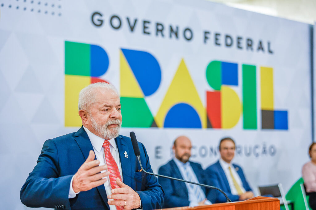 Imagem Ilustrando a Notícia: Lula nega ter ficado chateado com demissão de ministro e diz que ele “saiu por contra própria”