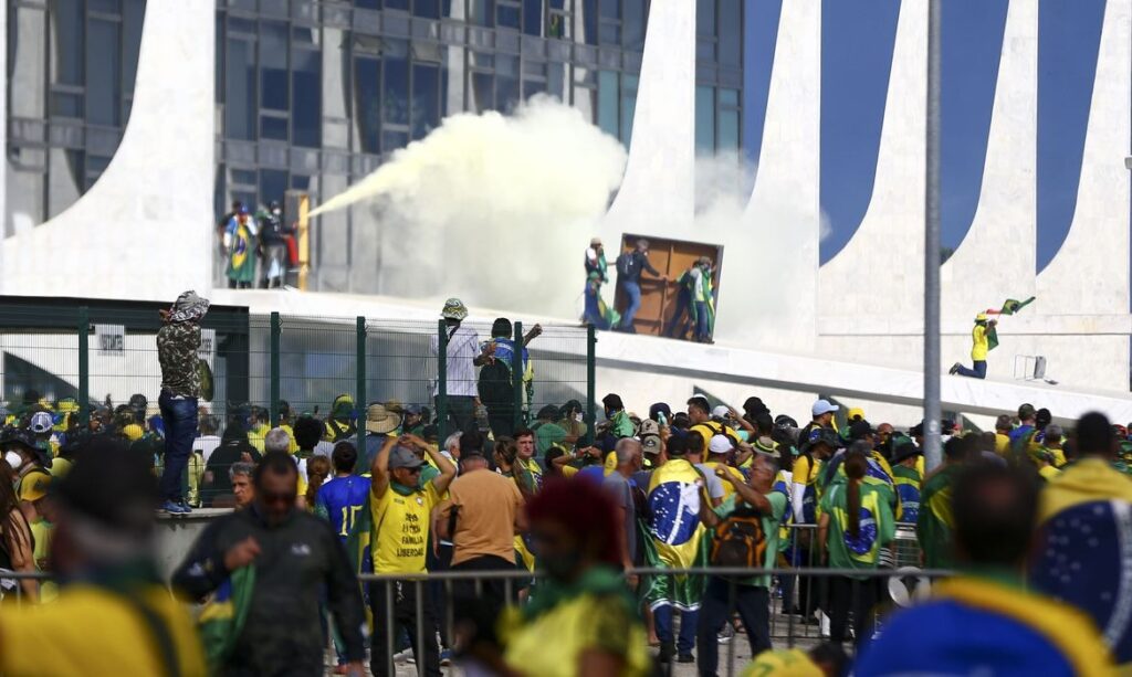 Imagem Ilustrando a Notícia: GDF cria regras para protestos no centro de Brasília