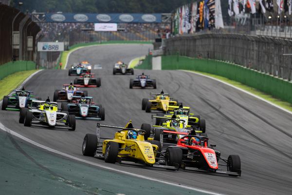 Imagem Ilustrando a Notícia: Com grid renovado, Fórmula 4 Brasil abre a temporada 2023 em Interlagos