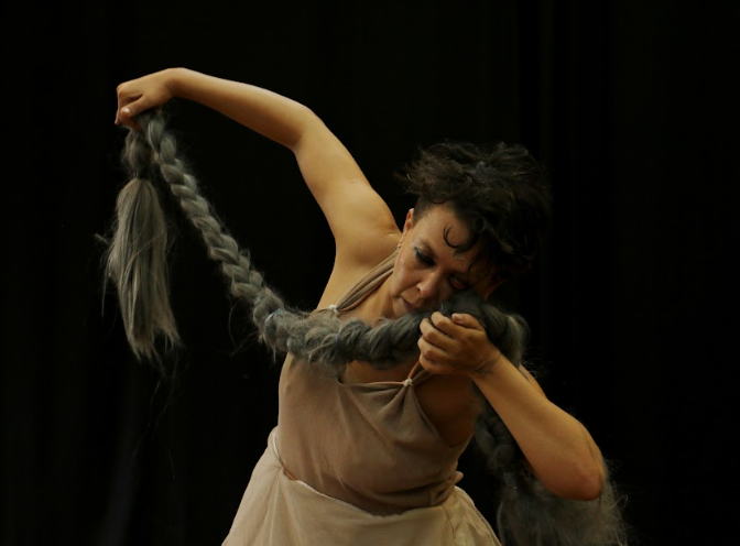 Imagem Ilustrando a Notícia: Solo de dança ‘A Trança Perdida’ acontece nesta quarta-feira no Centro Cultural da UFG