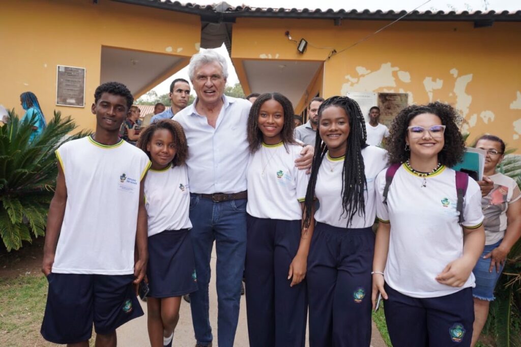 Imagem Ilustrando a Notícia: Governo afirma que evasão escolar caiu 54% em Goiás