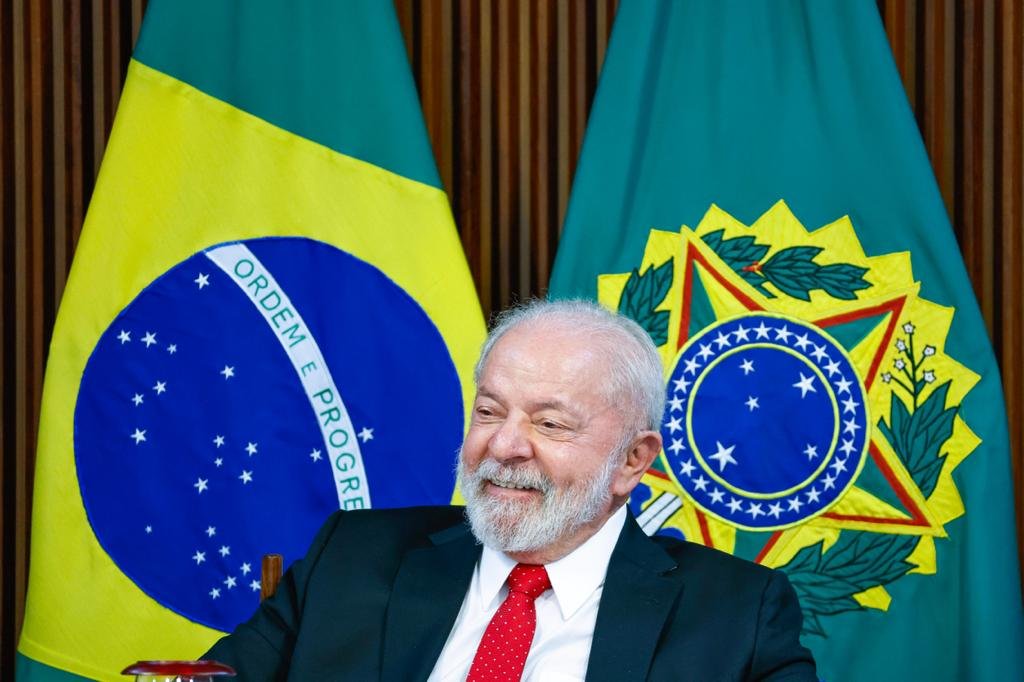 Imagem Ilustrando a Notícia: Otimista, Lula diz que país vai ‘crescer mais do que os pessimistas estão prevendo’