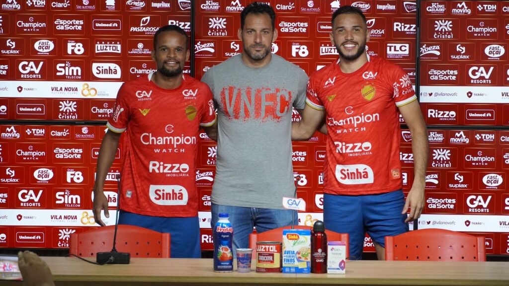 Imagem Ilustrando a Notícia: Vila Nova apresenta mais dois reforços para a temporada