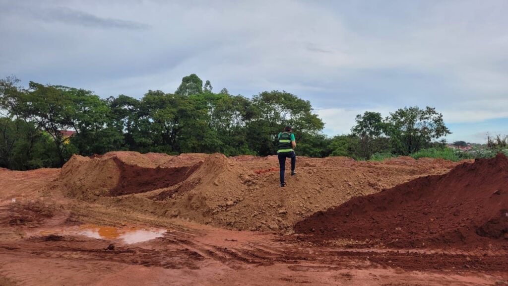 Imagem Ilustrando a Notícia: Prefeitura de Goiânia autua empresa em R$ 30 mil por aterramento do Córrego Cascavel