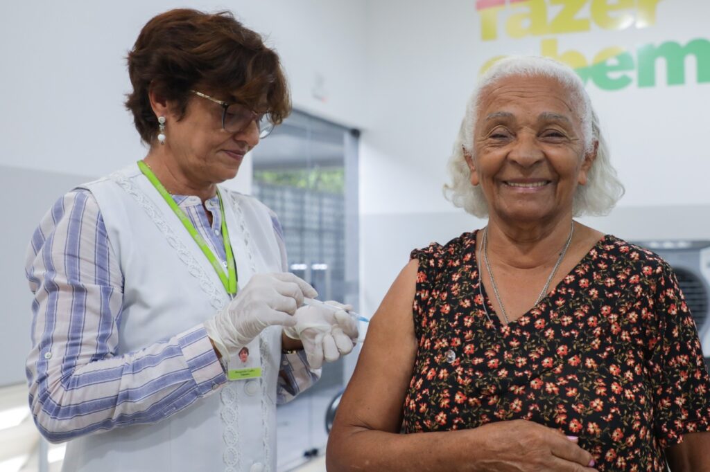 Imagem Ilustrando a Notícia: Saúde leva vacinação contra gripe a abrigos de idosos em Goiânia